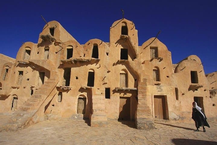 4-Day Tunisia Discovery Private Tour: Sahara Dunes, Roman Ruins & Berber Camps photo 1