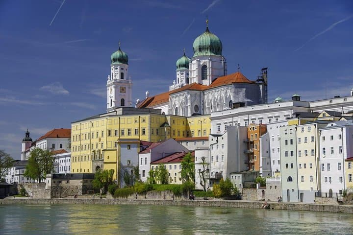 Private Scenic Transfer: Passau to Prague with 2-Hour Cesky Krumlov Guided Tour photo 3