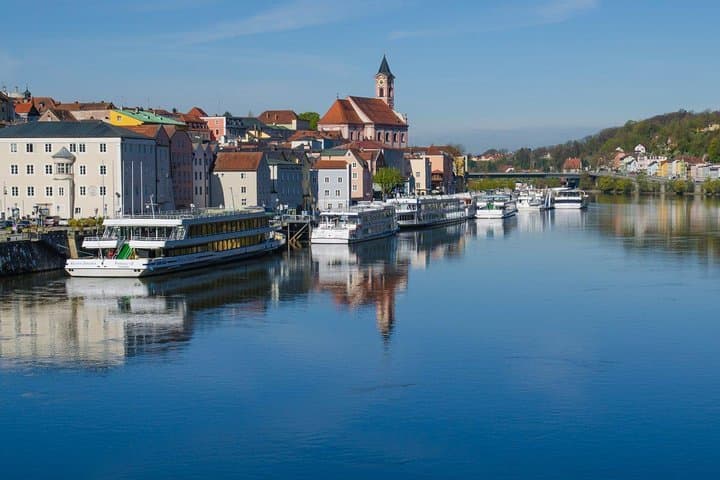 Private Scenic Transfer: Passau to Prague with 2-Hour Cesky Krumlov Guided Tour photo 4