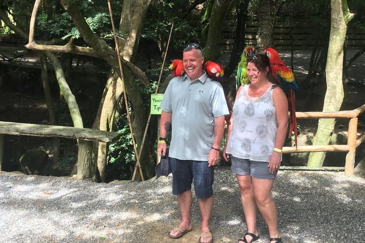 Gumbalimba Park Roatán: Capuchin Monkeys, Insectarium & West Bay Beach Day Trip photo 2