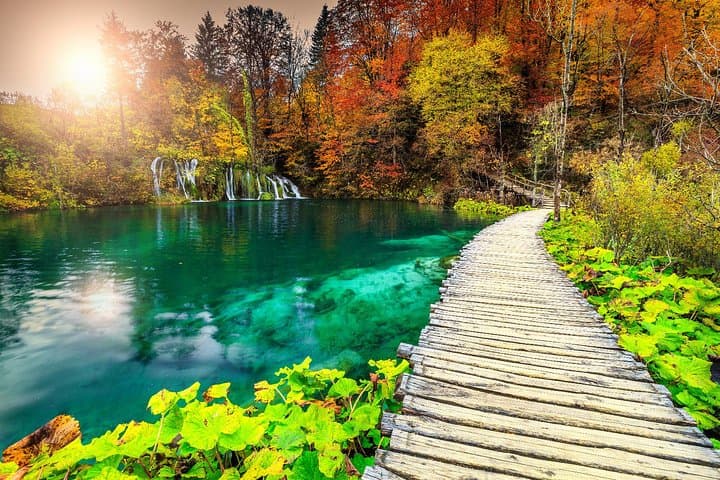 Private Day Trip to Plitvice Lakes from Split — Guided Tour of Croatia’s Cascading Lakes photo 2