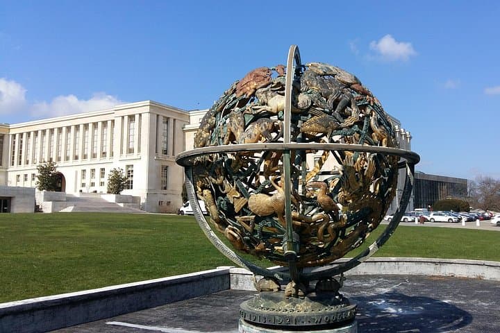 Geneva Highlights 2-Hour City Tour — Jet d’Eau, Old Town & UN Photo Stops photo 3
