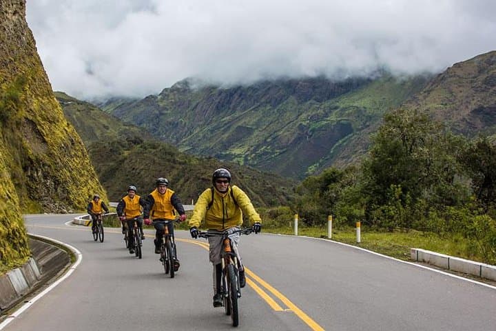 Inca Jungle: 4-Day Biking, Rafting & Machu Picchu Trek photo 3