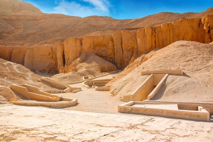 Full-Day Luxor East & West Bank Tour with Hot Air Balloon, Valley of the Kings and Lunch photo 5