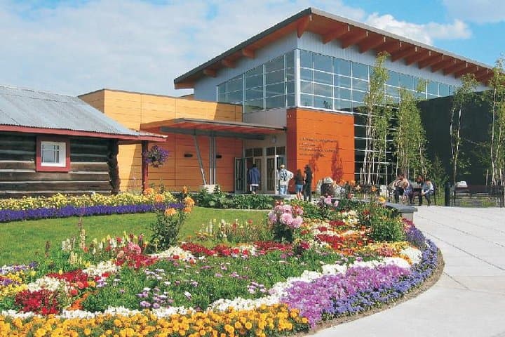 Fairbanks City Highlights: Pipeline Viewpoints, Museums & North Pole Visit