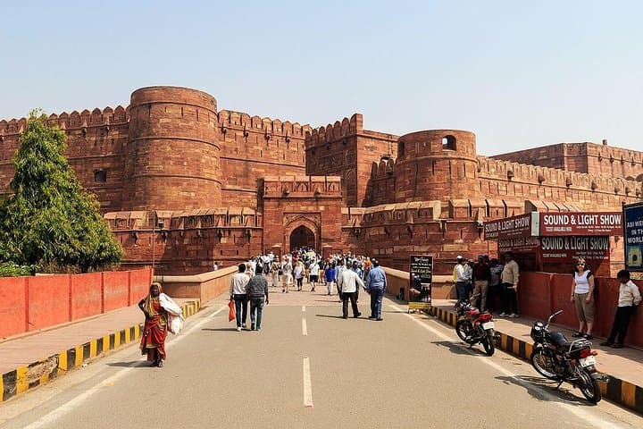 One-Day Taj Mahal & Agra Fort Trip from Bangalore (With Air Tickets)