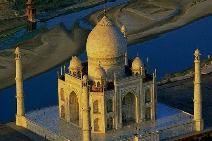 One-Day Taj Mahal & Agra Fort Trip from Bangalore (With Air Tickets) photo 2