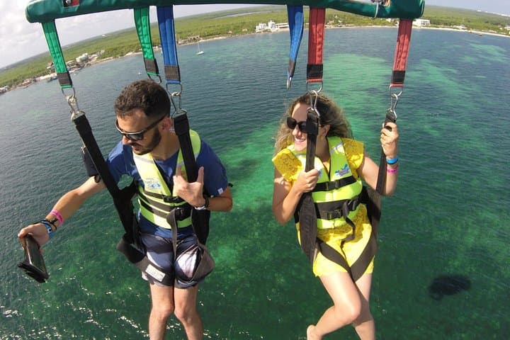 Cancun Parasailing Over the Hotel Zone: 80m Flight & Isla Mujeres Views