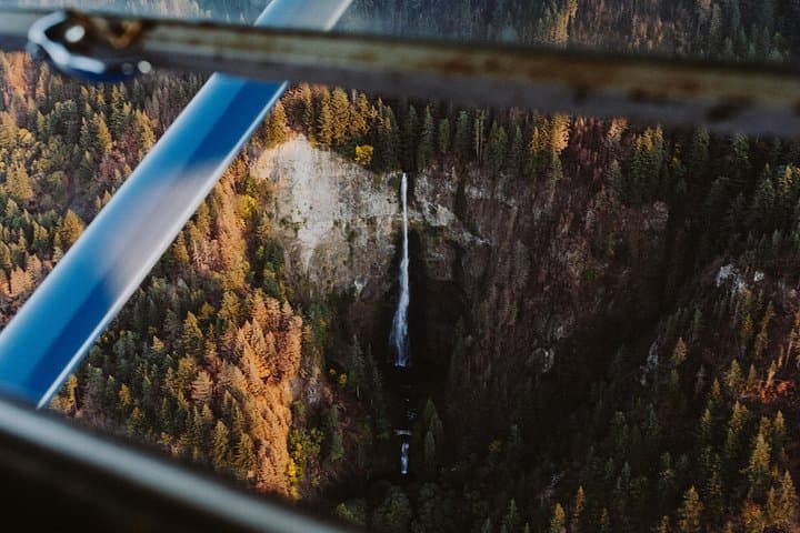 Multnomah Falls Air Tour: Columbia River Gorge Scenic Flight from Portland