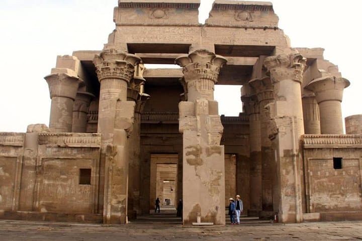 4-Day Nile Cruise from Aswan to Luxor with Abu Simbel & Hot-Air Balloon photo 4