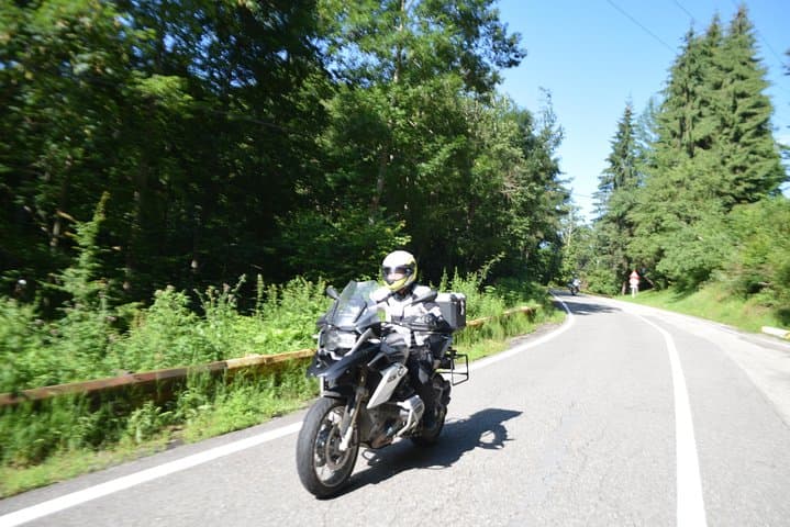 Ride Romania’s Transalpina: Full-Day Private Motorcycle Tour from Turda