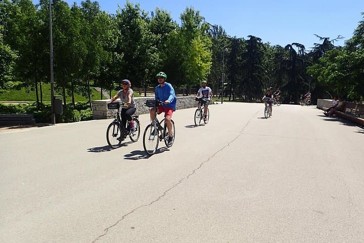 Cycle Madrid's Green Belt: Parque del Oeste, Manzanares & Casa de Campo photo 4