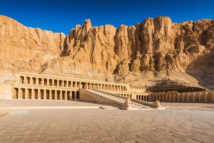 Full-Day Luxor East & West Bank Tour with Hot Air Balloon, Valley of the Kings and Lunch