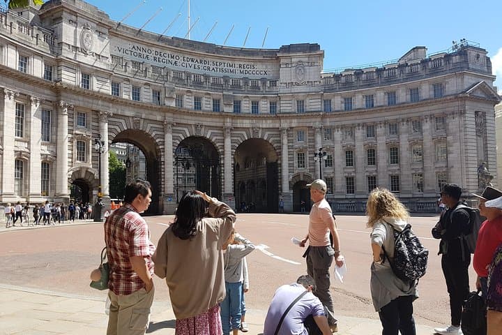 Private 3-Hour Palaces & Parliament Walking Tour — Buckingham to Westminster photo 4
