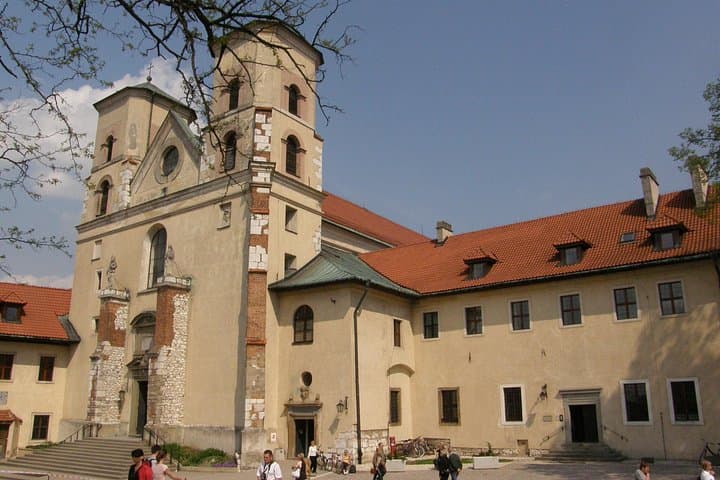 Krakow to Tyniec: Vistula River Bike Tour & Benedictine Picnic