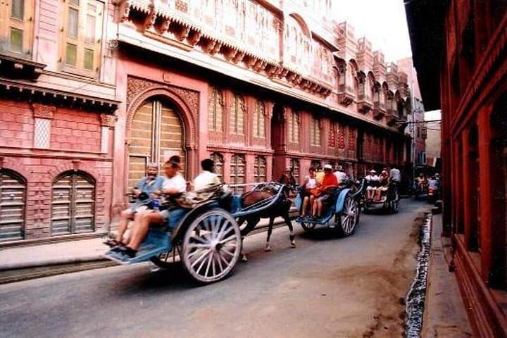 Tonga Ride Through Bikaner's Old City: Rampuria Haveli & 15th-Century Jain Temple