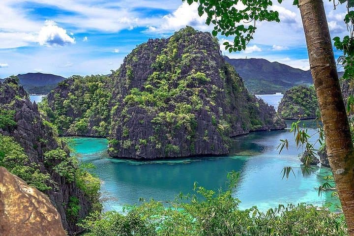 Private Coron Ultimate Tour: Kayangan Lake, Twin Lagoon, Coral Gardens & WWII Wrecks