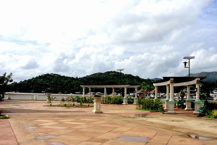Private Coron Town Tour: Mount Tapyas, Hot Spring & Local Flavors