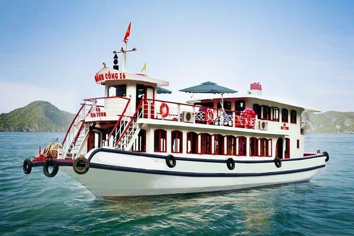 One-Day Halong Bay Cruise from Hanoi: Junk Boat, Cave & Kayak
