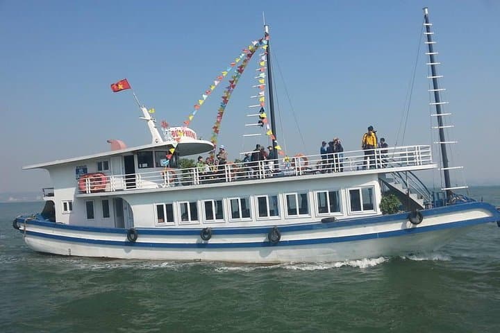 One-Day Halong Bay Cruise from Hanoi: Junk Boat, Cave & Kayak photo 4
