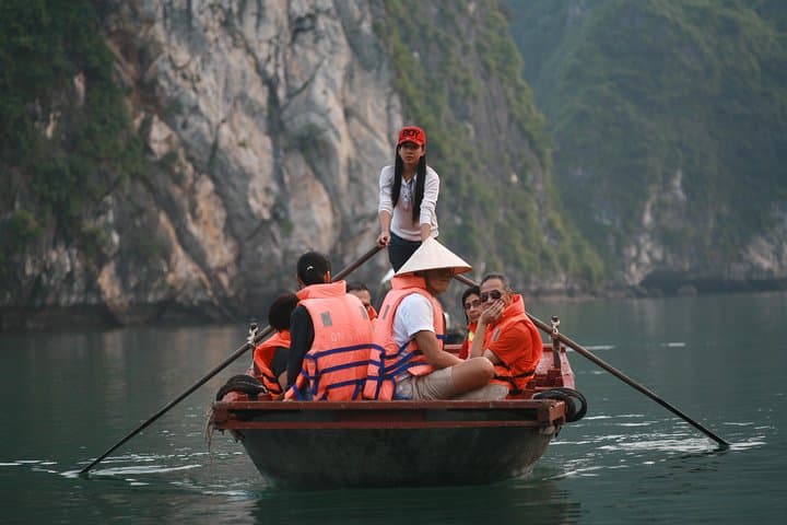 One-Day Halong Bay Cruise from Hanoi: Junk Boat, Cave & Kayak photo 6