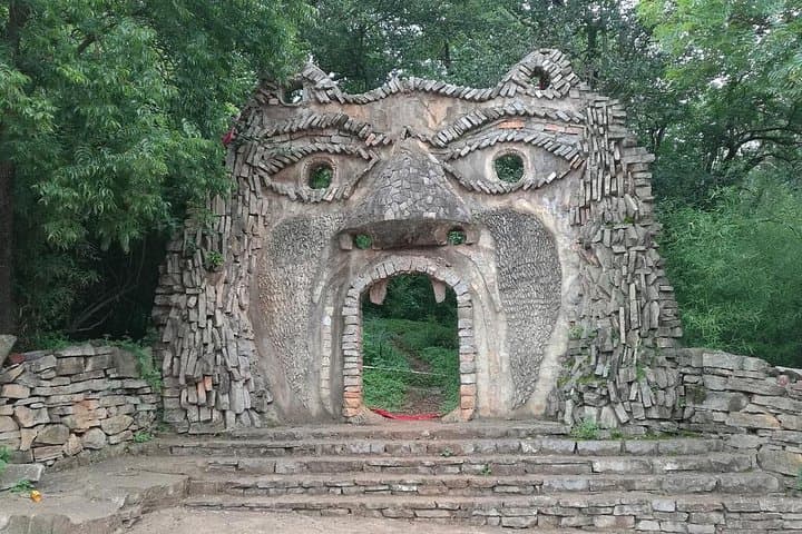 Stone Forest & Nuohei Yi Village: A Day Through Karst Spires and Yi Culture photo 4