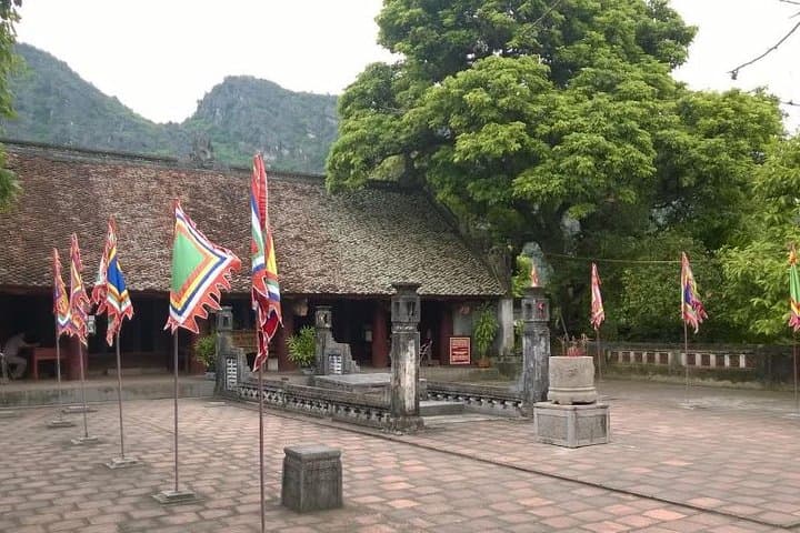 Hoa Lu, Tam Coc & Mua Cave: Day Trip to Vietnam’s River Karsts and Hilltop Views photo 4