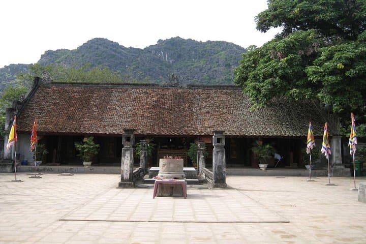 Hoa Lu, Tam Coc & Mua Cave: Day Trip to Vietnam’s River Karsts and Hilltop Views photo 5