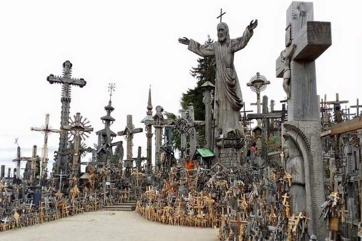 Hill of Crosses & Rundāle Palace: Full-Day Cultural Tour from Vilnius photo 4