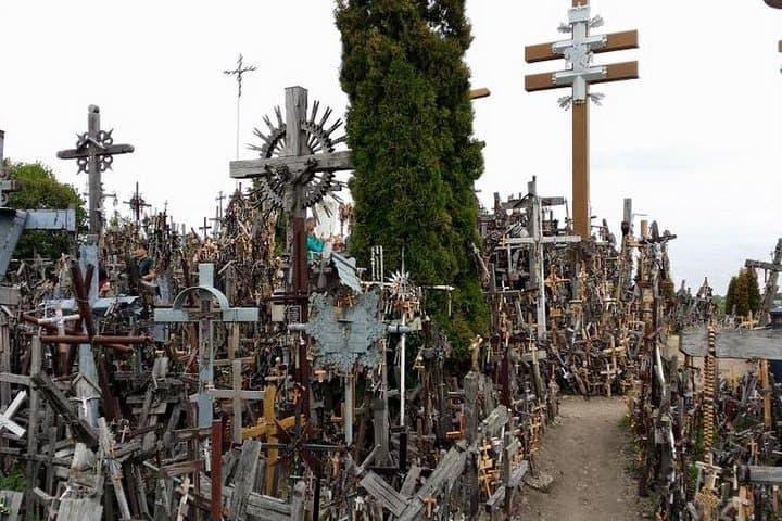 Hill of Crosses & Rundāle Palace: Full-Day Cultural Tour from Vilnius photo 6