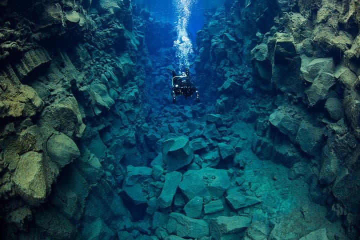 Silfra Fissure Scuba Dive from Reykjavik — Dive Between the Continents photo 6