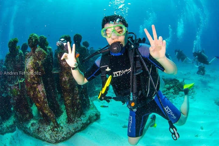 Beginner Scuba in Isla Mujeres: MUSA & Manchones Reef Discover Scuba photo 2