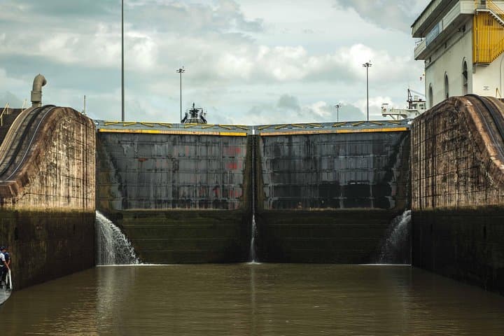 Panama Canal Partial Transit: Miraflores Locks Cruise & Culebra Cut Passage photo 3