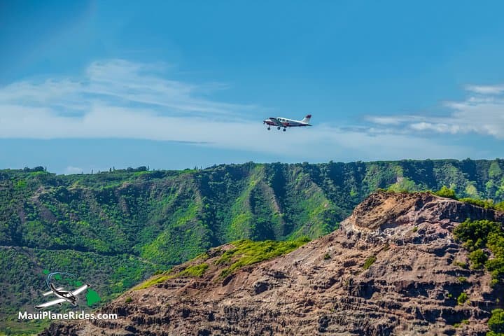 Private Maui Air Tour — Aquamarine & Emerald Dream: 30-Minute Panoramic Flight photo 5