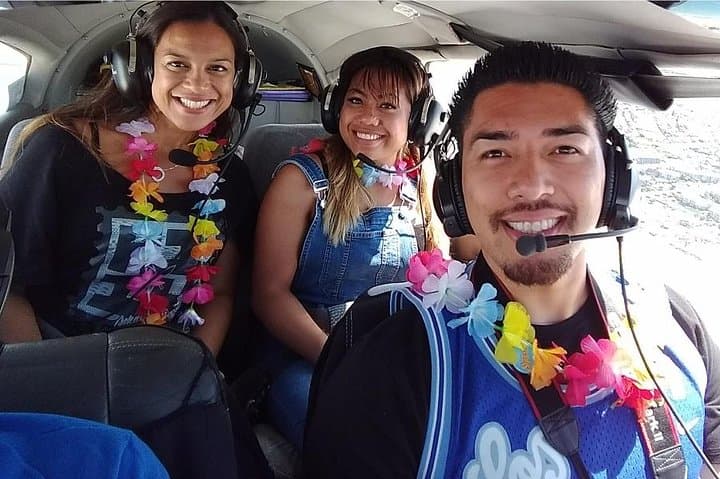 Private Maui Air Tour — Aquamarine & Emerald Dream: 30-Minute Panoramic Flight photo 4