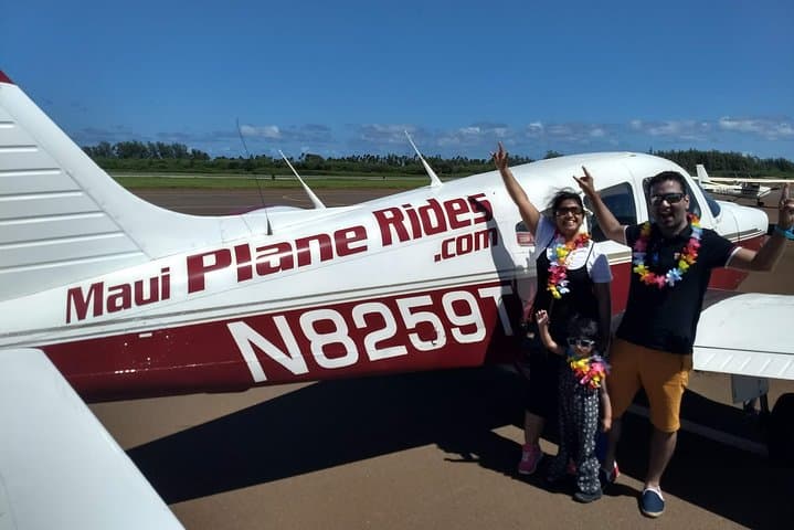 Private Maui Air Tour — Aquamarine & Emerald Dream: 30-Minute Panoramic Flight photo 2