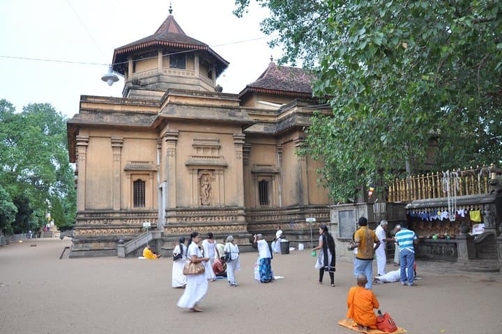Colombo Port Shore Excursion: Kelaniya Temple & Colombo City Highlights (4–5 hrs)