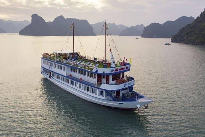 Lan Ha Bay Deluxe Overnight Cruise & Kayaking from Cat Ba — 2-Day Guide photo 3