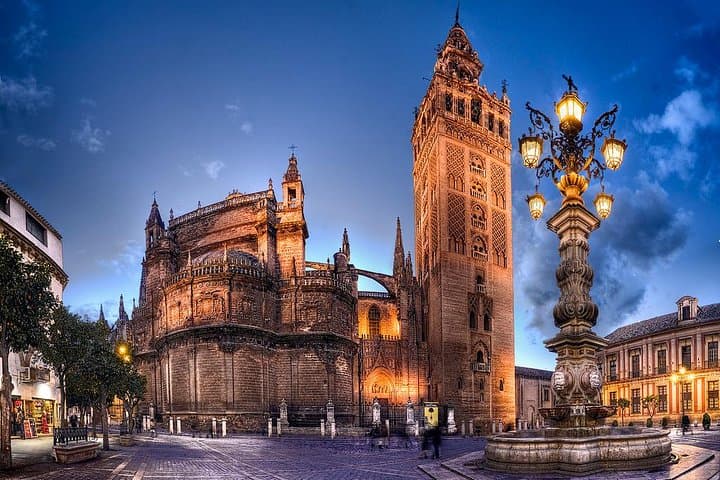 Seville Highlights Bike Tour: 2-Hour Guided Ride Through Old Town & Triana photo 3