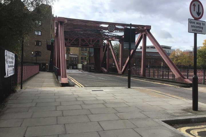 Historic Walk of East London's Wapping Docks and Famous Pubs photo 3