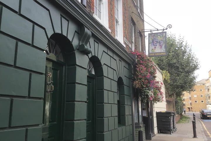 Historic Walk of East London's Wapping Docks and Famous Pubs photo 6