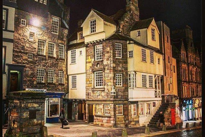 Edinburgh Private VIP Evening City Tour & Traditional Pub Dinner photo 4