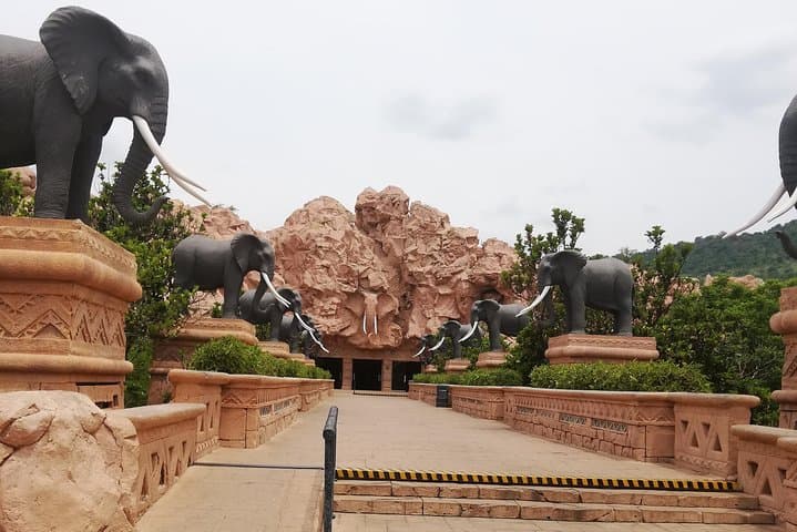 Full-Day Pilanesberg Game Reserve & Sun City Tour from Johannesburg