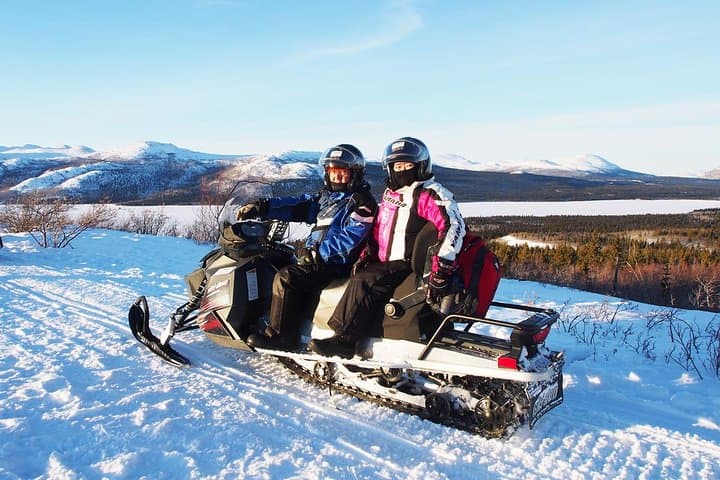 5-Day Active Winter Adventure in Yukon: Snowmobiling, Dog Sledding & Northern Lights photo 3