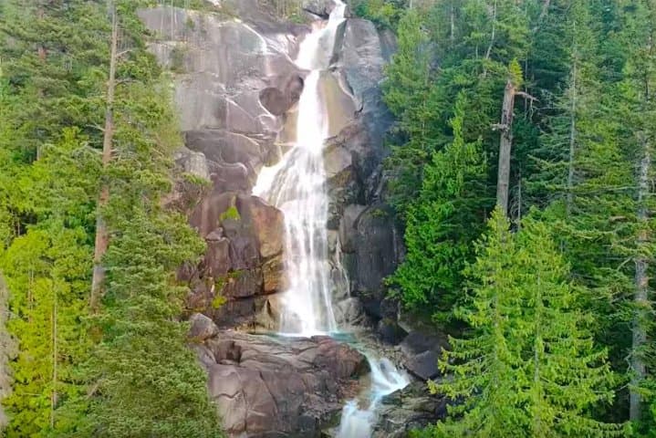 Sea-to-Sky Day Tour: Vancouver to Whistler via Shannon Falls photo 2