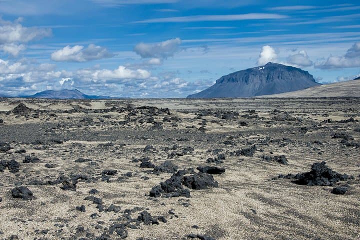 Askja Caldera Day Tour — From Lush Lowlands to Lunar Highlands and Víti Crater Bathing photo 2