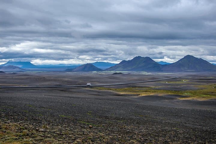 Askja Caldera Day Tour — From Lush Lowlands to Lunar Highlands and Víti Crater Bathing photo 3