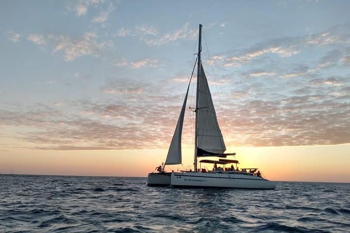 Sunset Catamaran Cruise Tamarindo Bay – Snorkel, Kayaks & Sunset Views