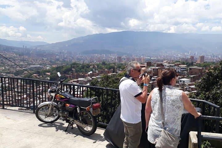 Medellín in 3 Nights, 4 Days — City, Cable Car & Peñol Rock Day Trip photo 4