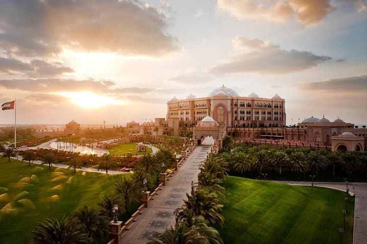 Abu Dhabi Day Tour from Dubai: Sheikh Zayed, Corniche & Yas Island